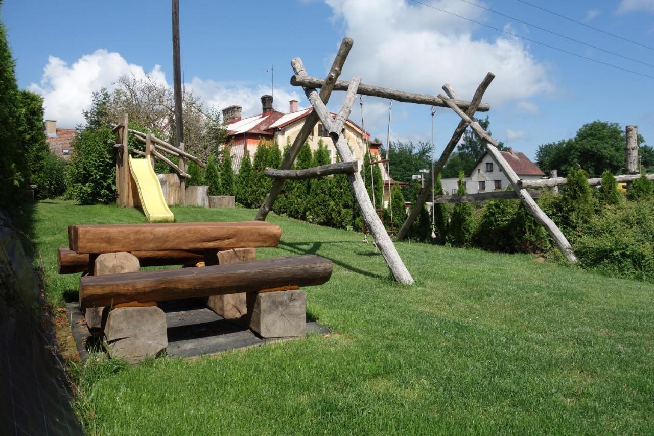 Pod Lipou Hotel Dolni Brusnice ภายนอก รูปภาพ